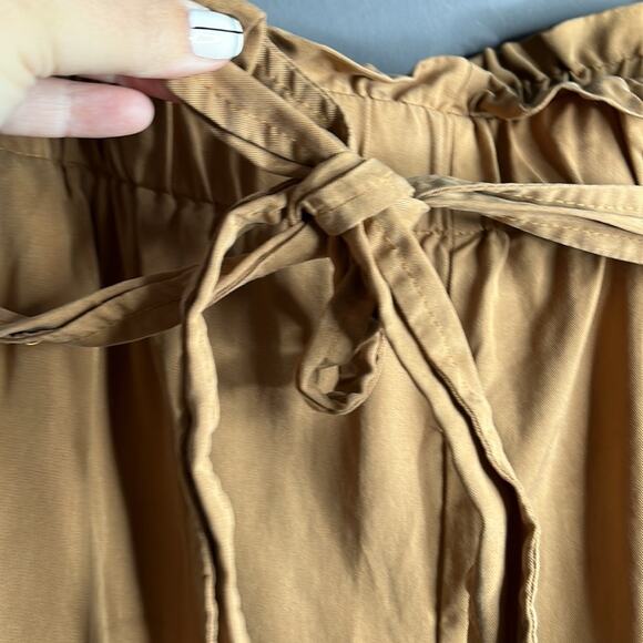 BCBG MaxAzria Brown Paperbag Shorts Size Medium - Picture 4 of 7